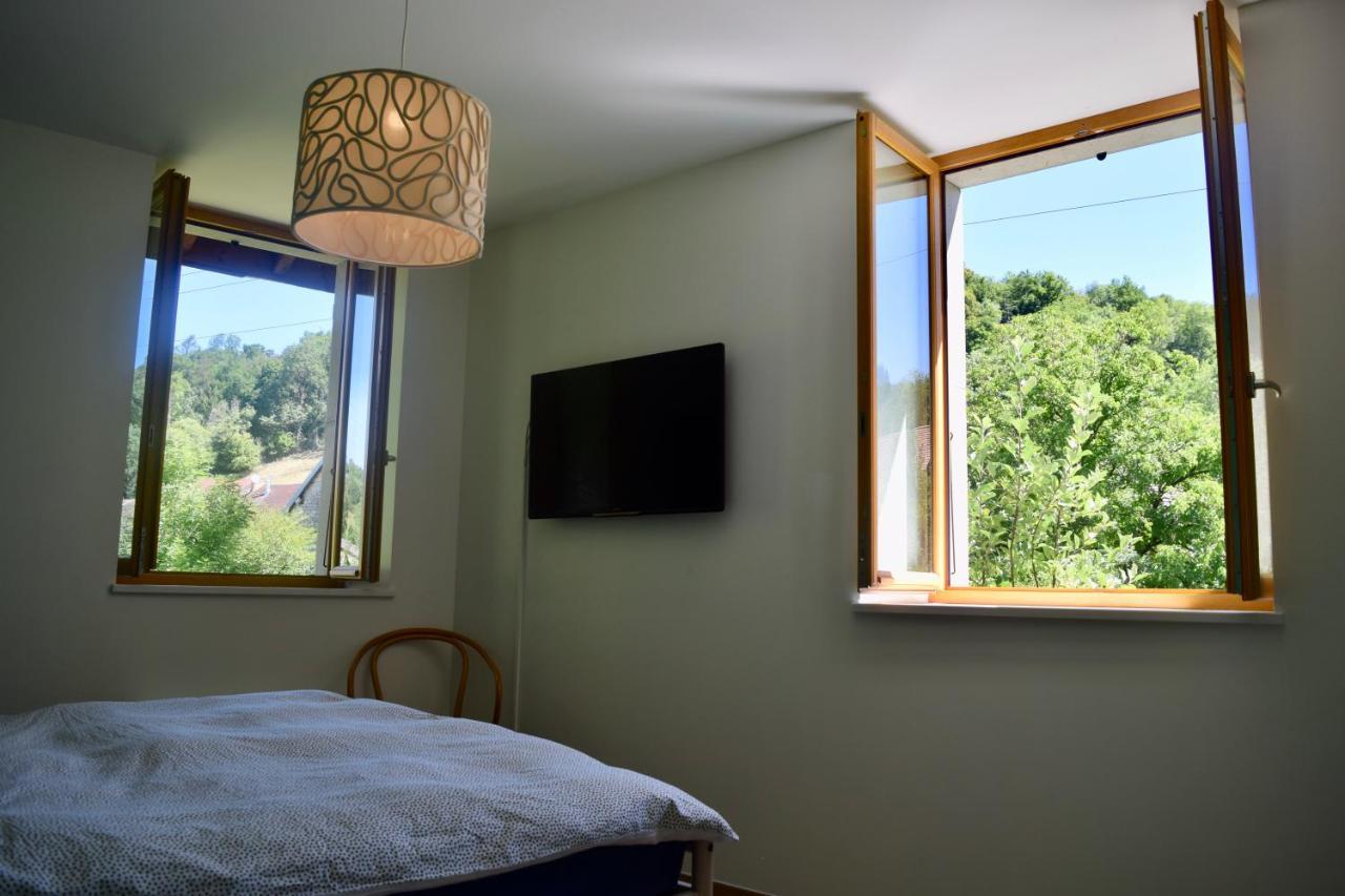 Spacious Apartment In Old Farm Close To Lac De Vouglans La Tour-du-Meix 외부 사진